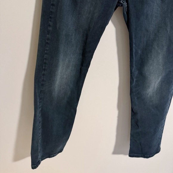 Levi’s - 514 Straight Fit Dark Blue Jeans - Picture 3 of 5